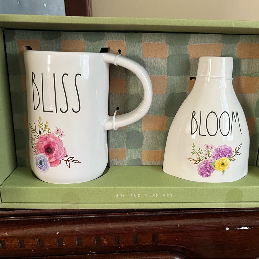 Rae Dunn Bliss and Bloom Mug and Vase Set
BNIB